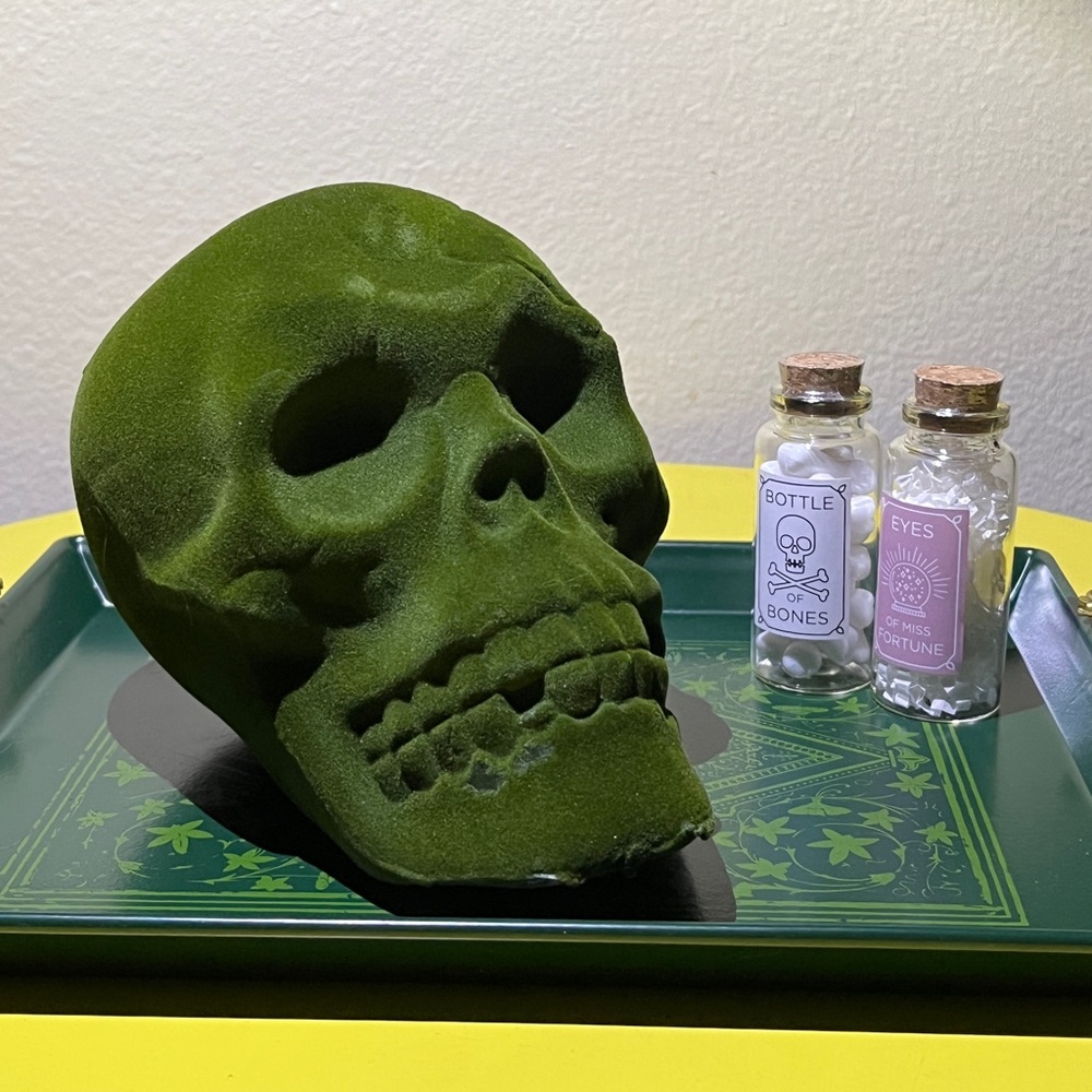 Bundle of Two Green Velvet Skulls - Picture 2 of 2